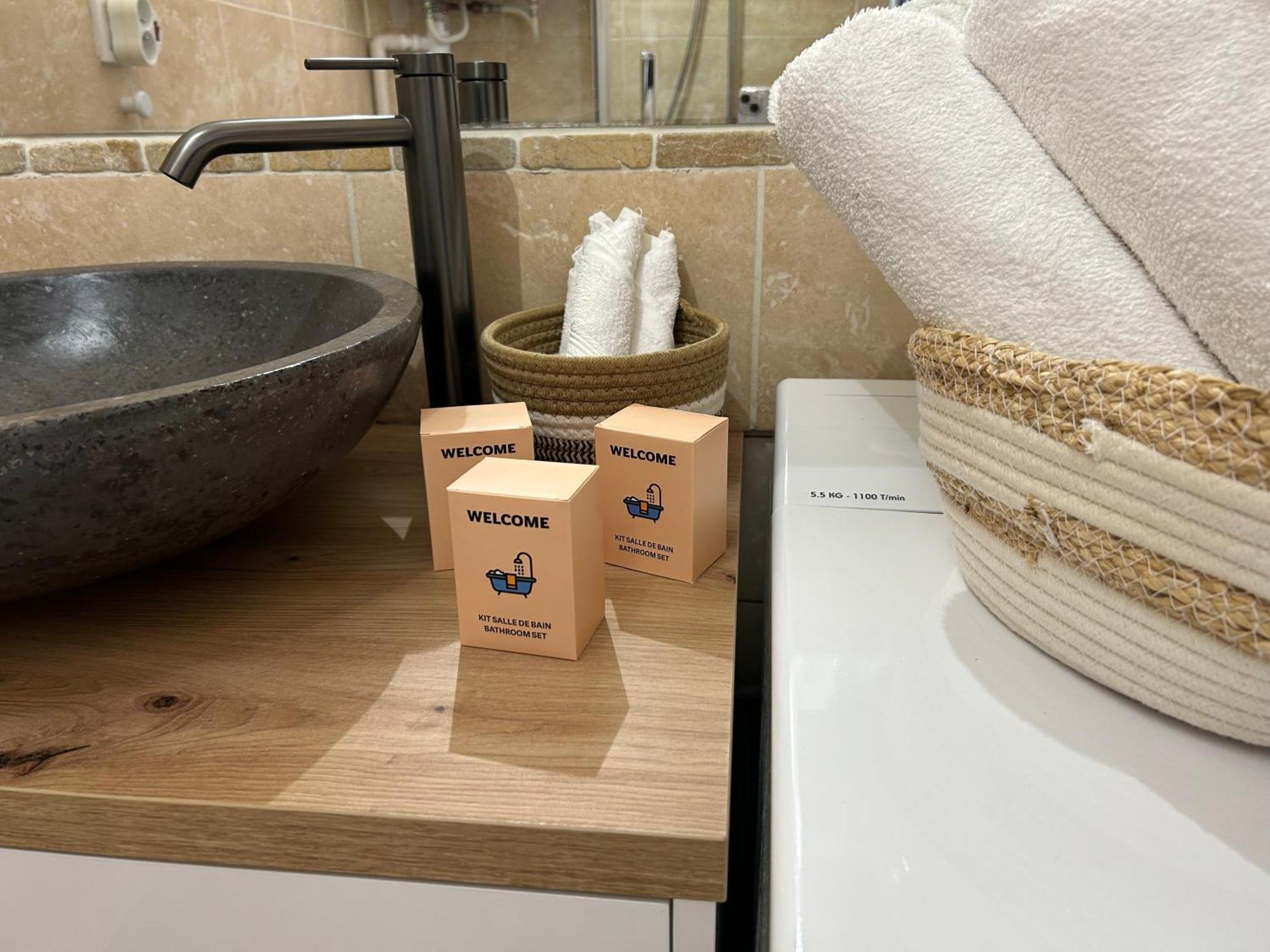 Duplex Climatise Proche Port Toulon Apartment Bagian luar foto